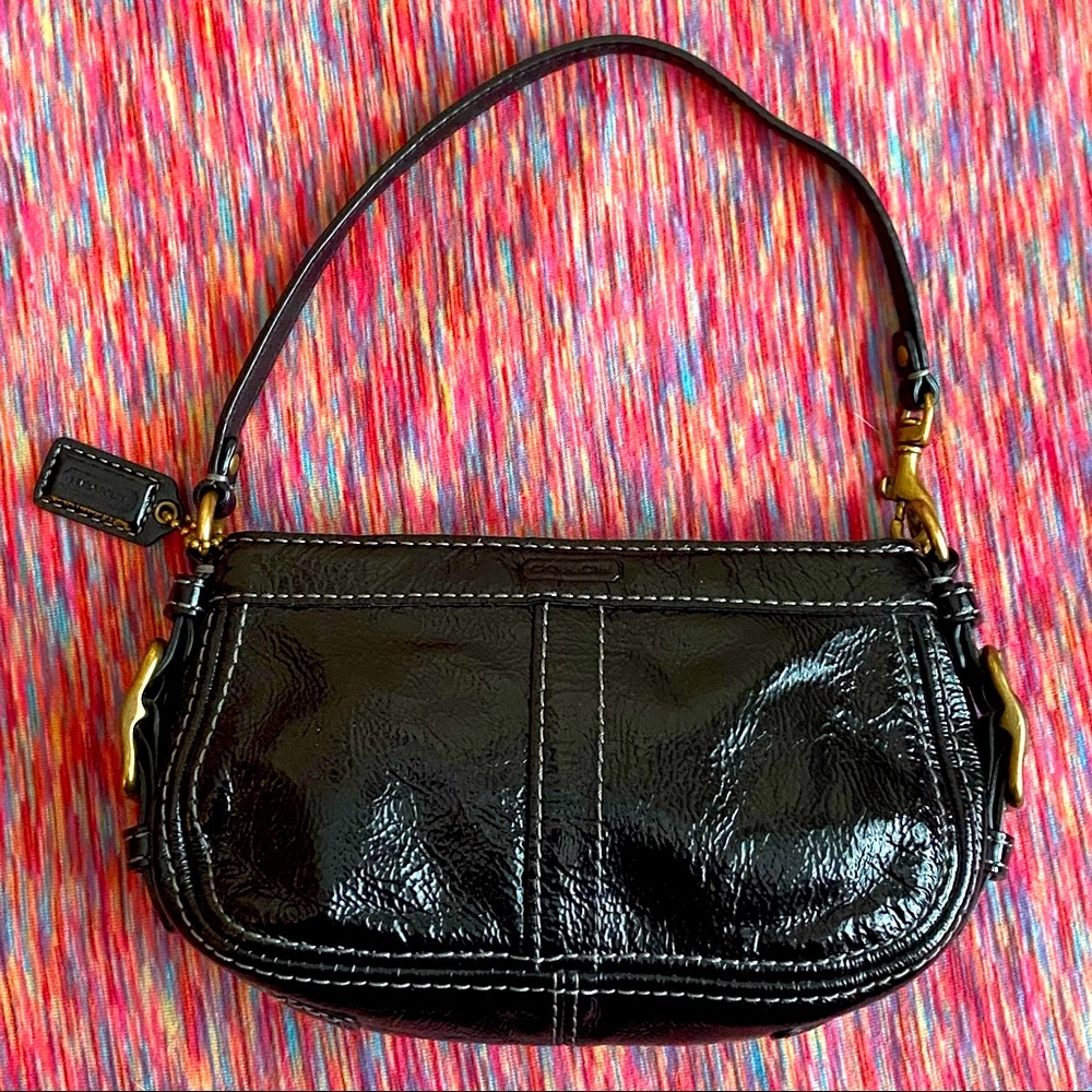 COACH | Black patent Wristlet